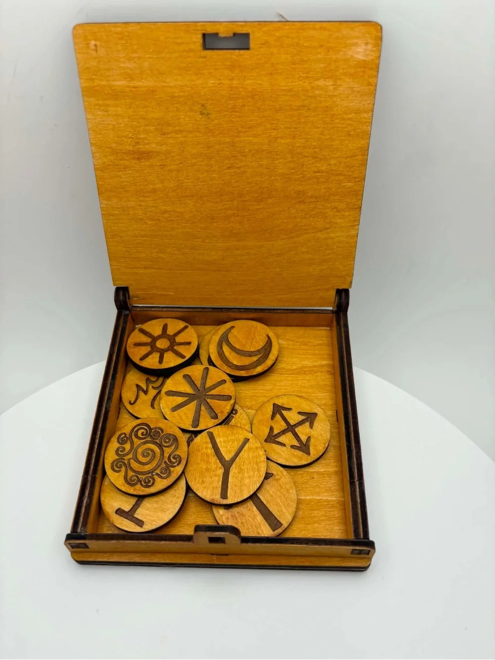 🪶 Handcrafted Laser Cut Rune Box with Engraved Wooden Rune Set 🪶 - Picture 3 of 3